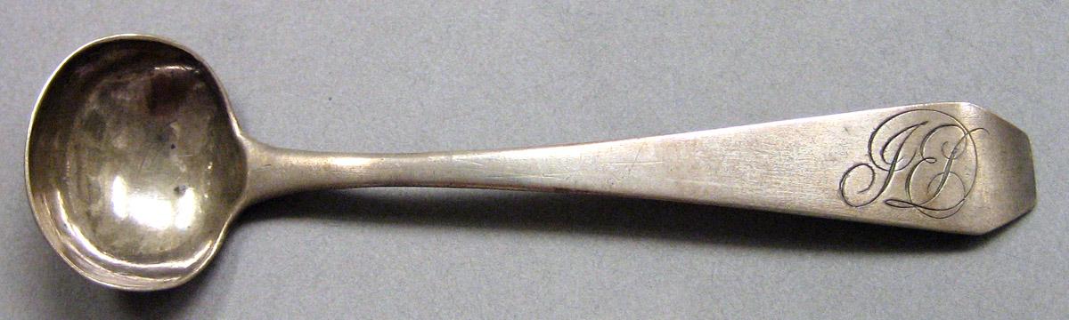 1962.0240.829 Salt spoon upper surface