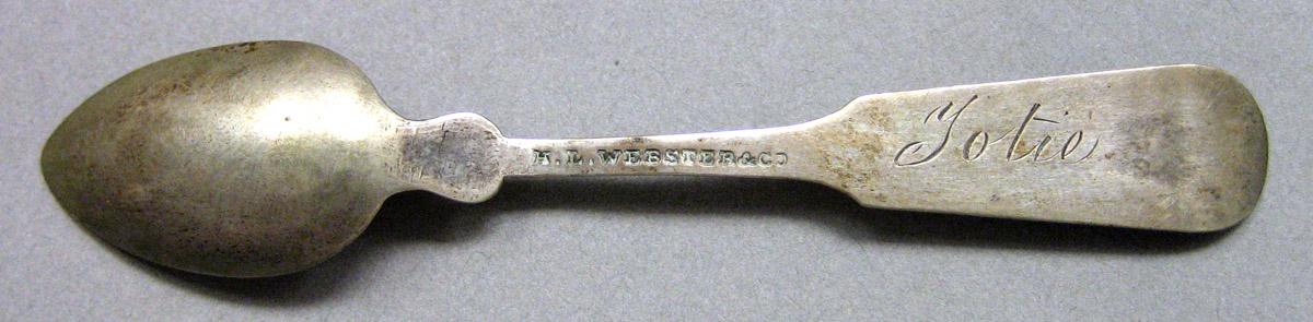 1962.0240.834.001 Miniature spoon underside