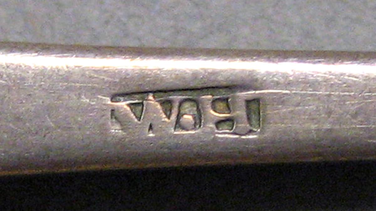 1962.0240.837 Teaspoon mark