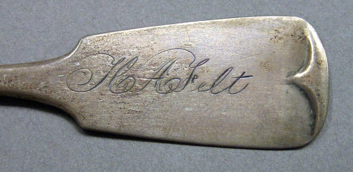 1962.0240.853 Salt spoon engraving
