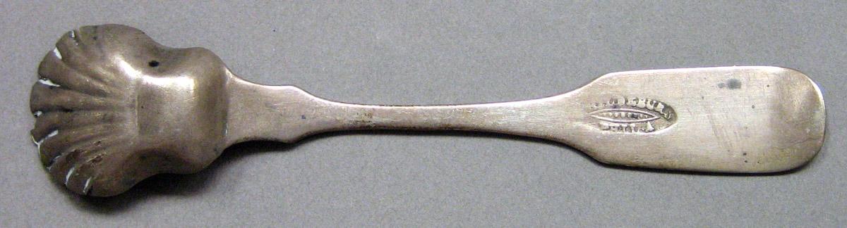 1962.0240.854.001 Salt spoon underside
