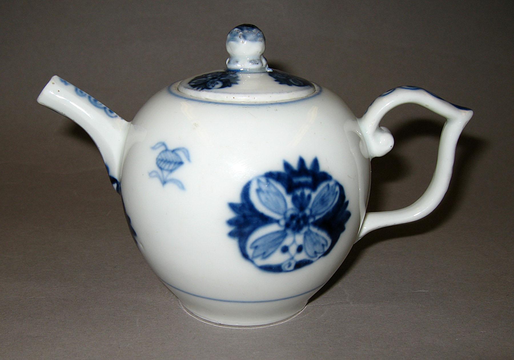 1955.0136.002 A, B Teapot