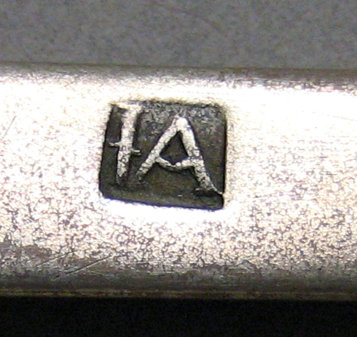 1962.0240.868 Tablespoon mark