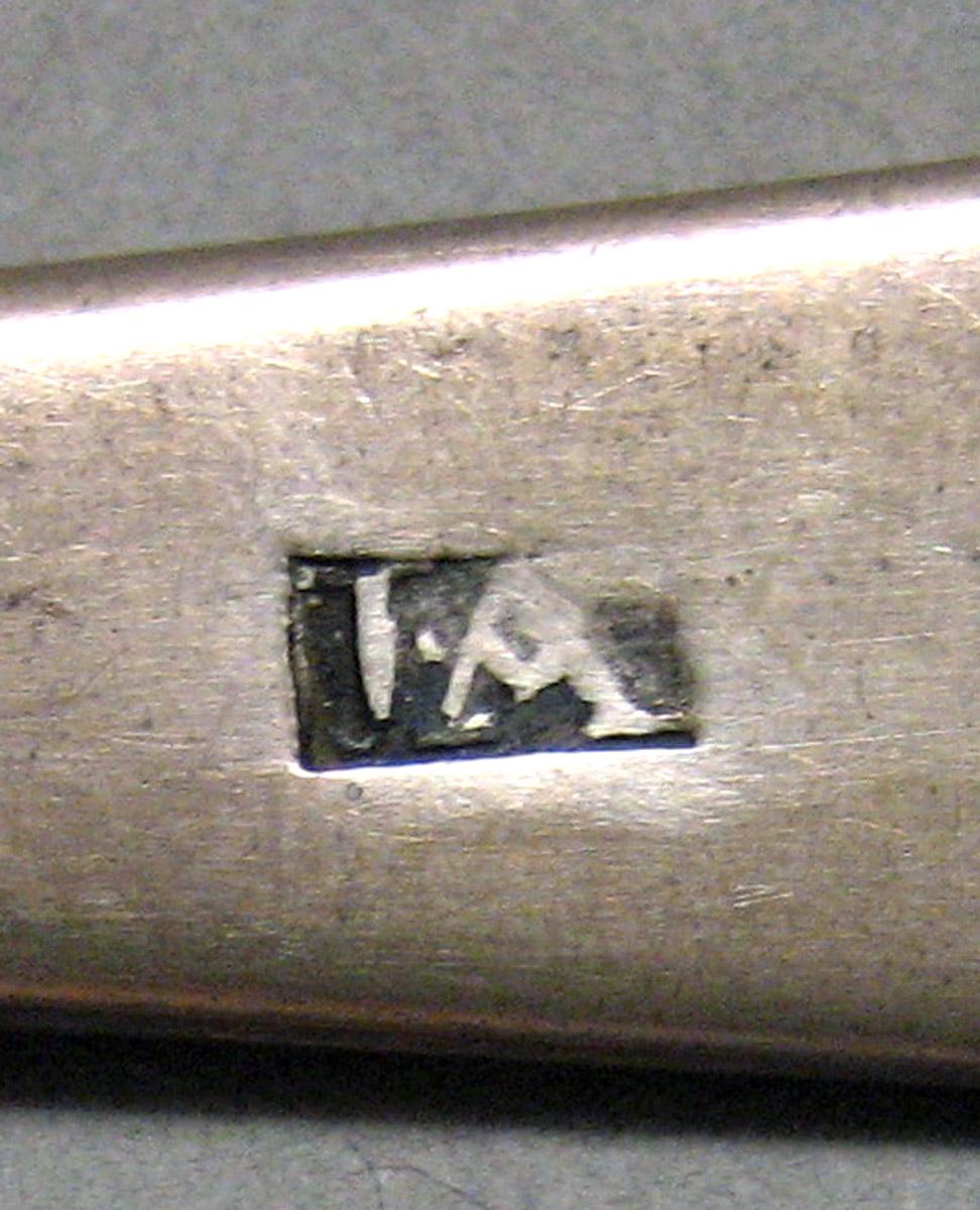 1962.0240.871 Tablespoon mark