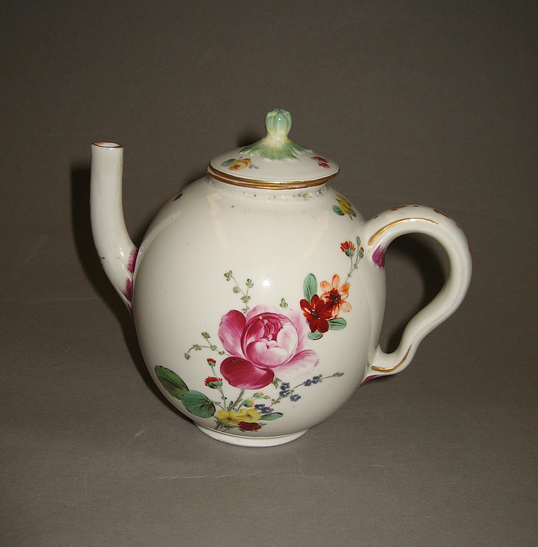1955.0136 Teapot