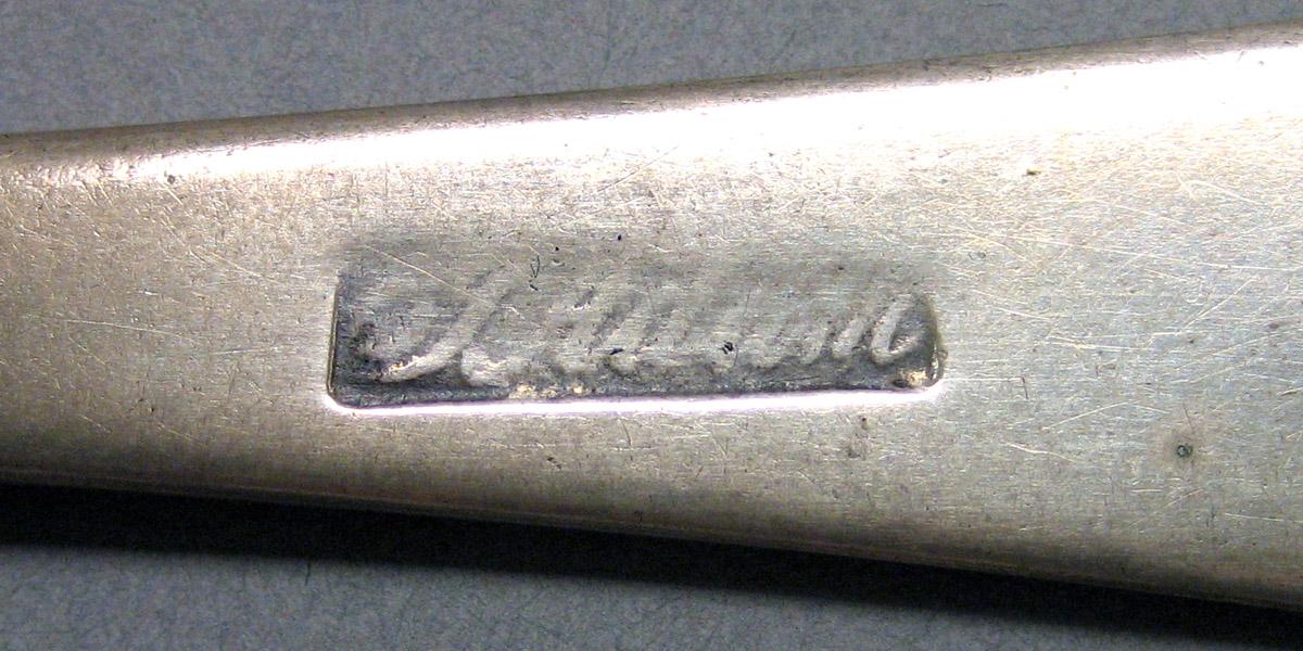 1962.0240.878 Tablespoon mark
