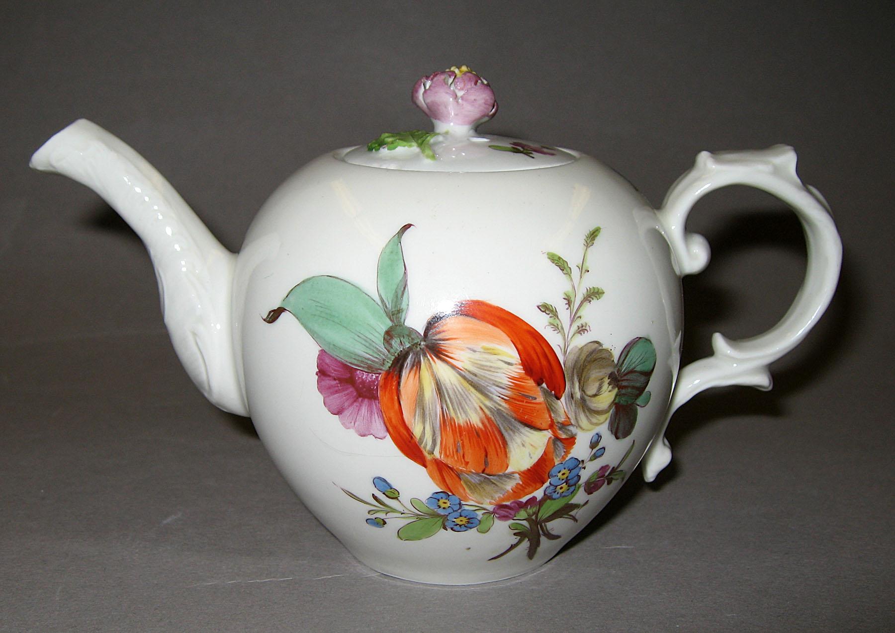 1955.0136.004 A, B Teapot