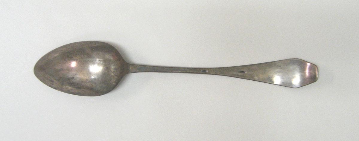 1962.0240.889 Tablespoon underside