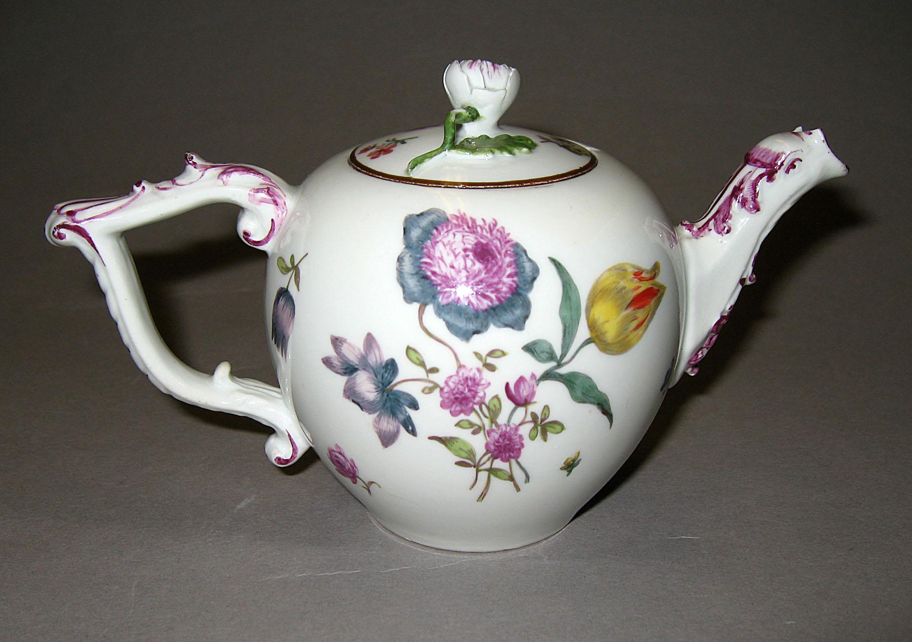 1955.0136.005 A, B Teapot (side 2)
