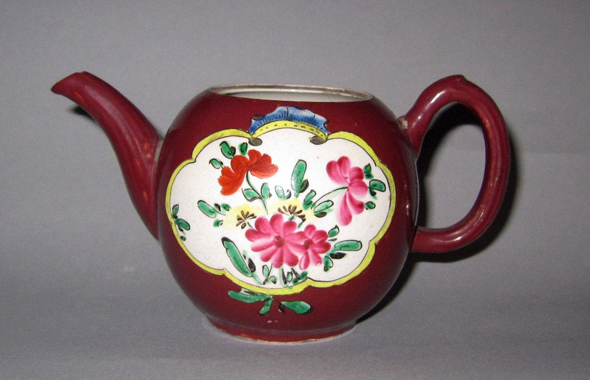 1955.0136.009 Teapot view 4