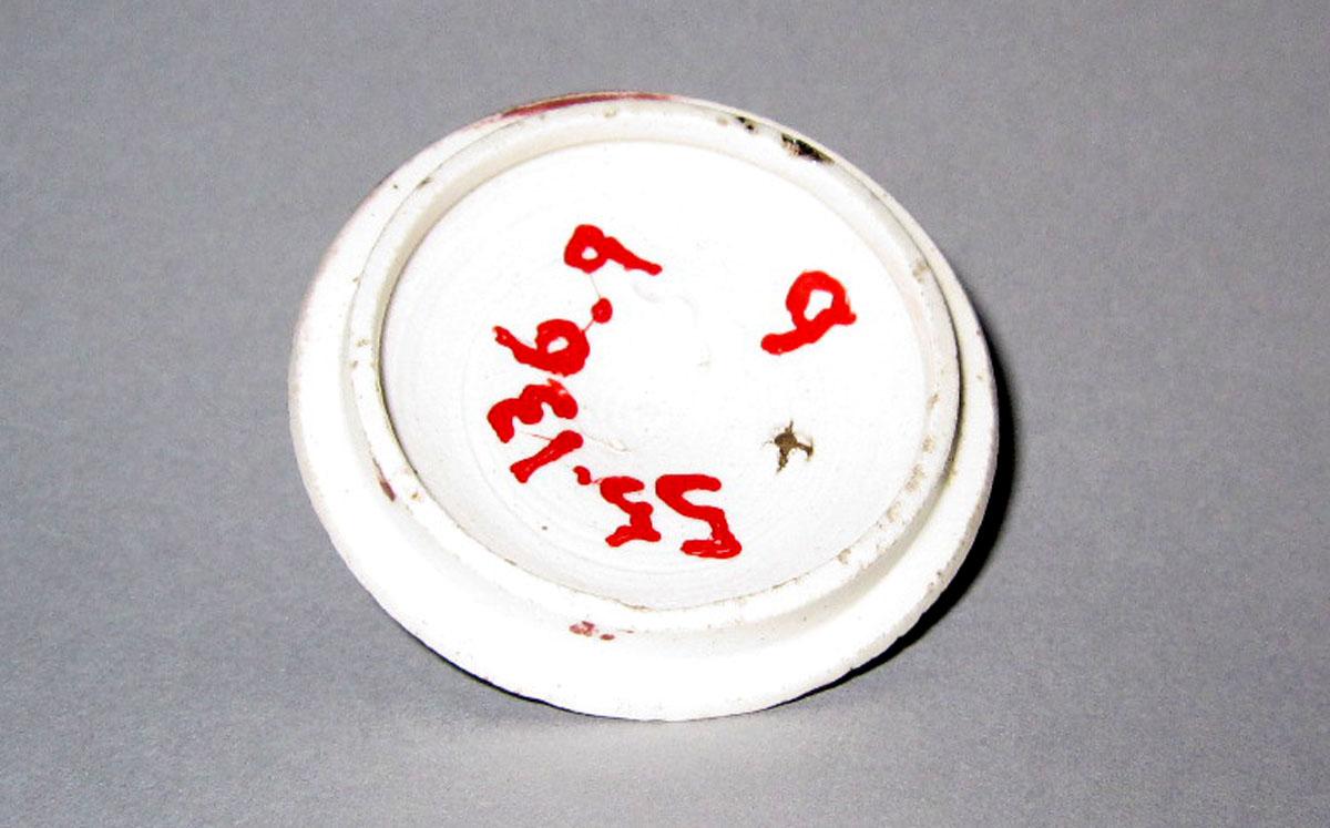 1955.0136.009 b Teapot lid underside
