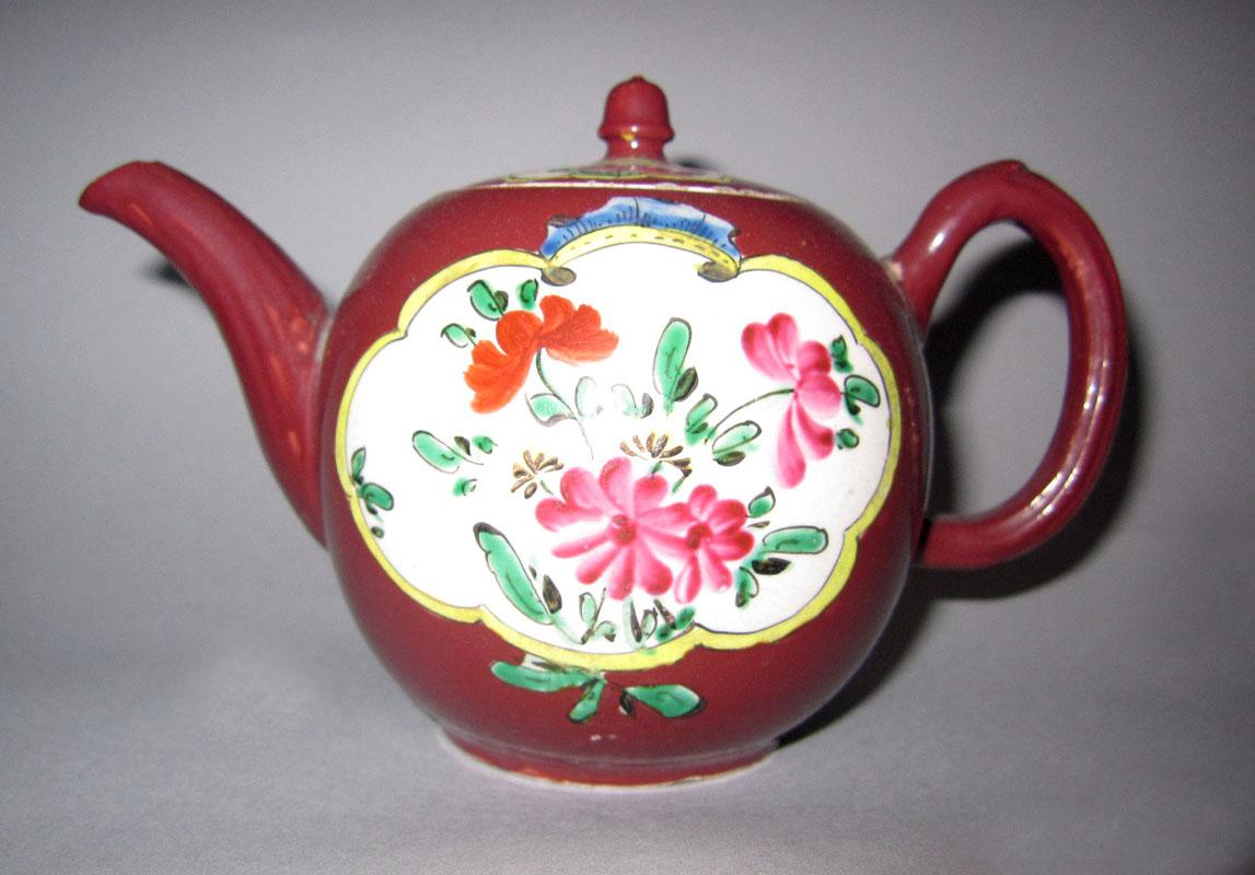 1955.0136.009 Teapot view 2