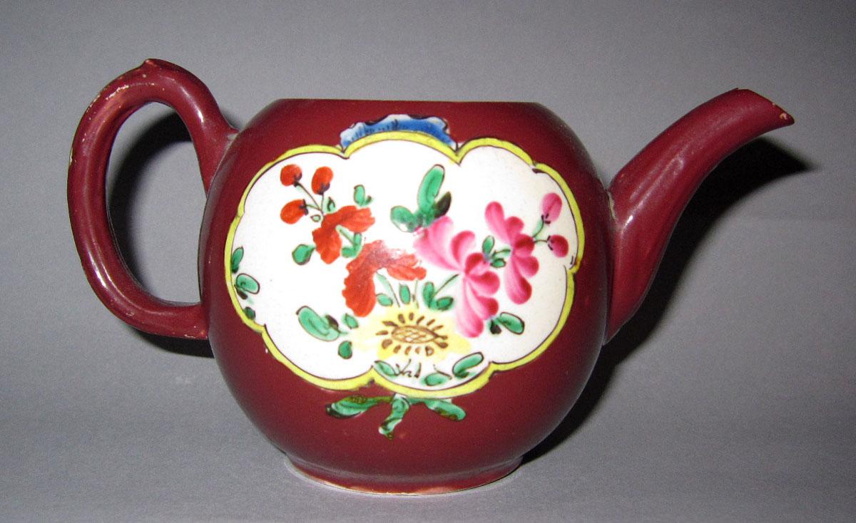 1955.0136.009 Teapot view 3