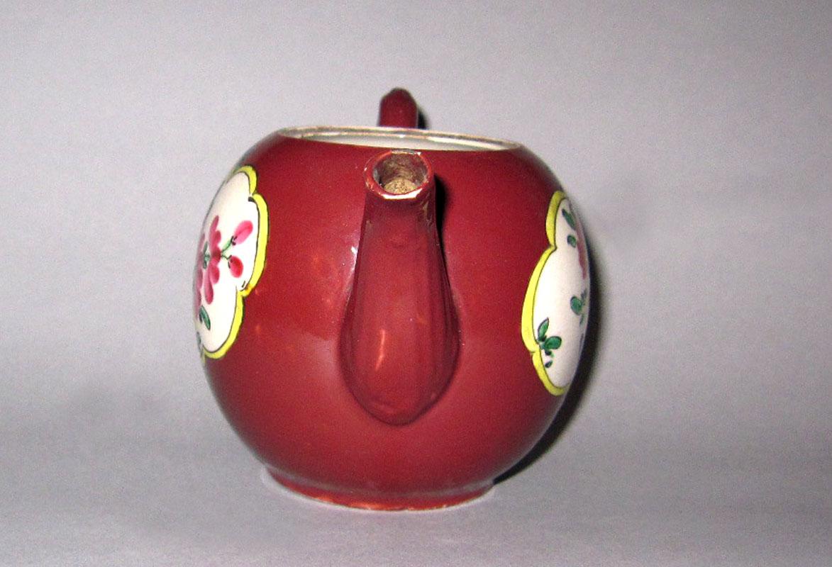 1955.0136.009 Teapot view 5