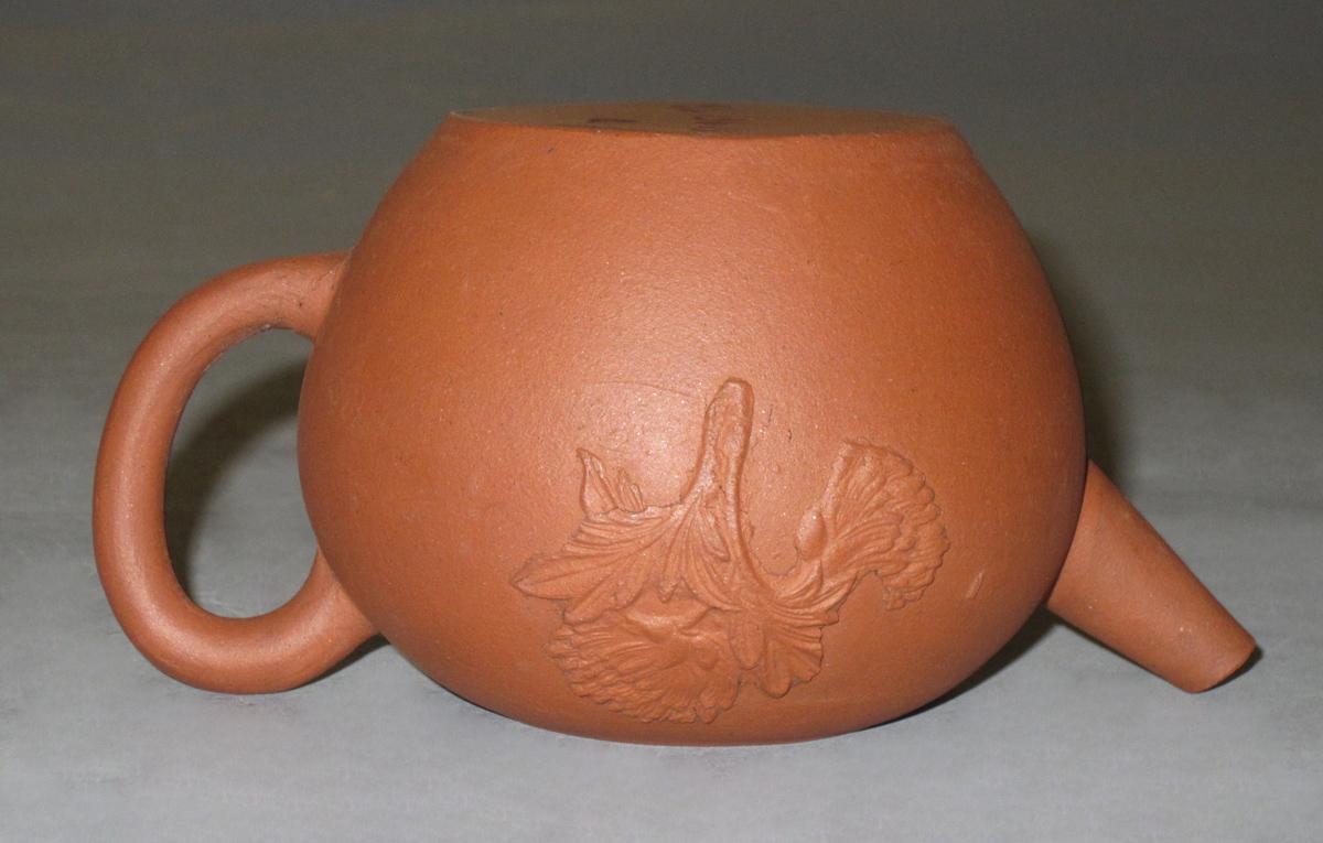 1955.0136.013 Teapot inverted