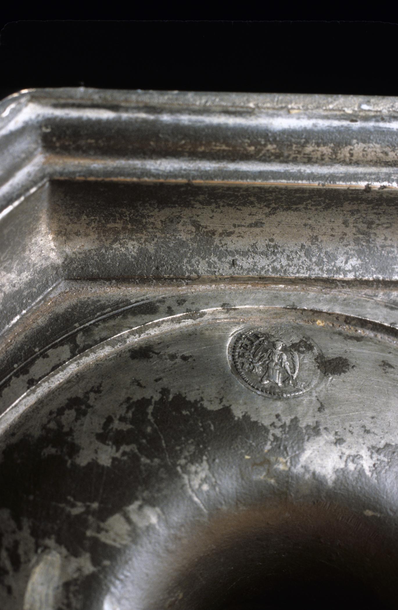 1962.0501 Pewter candlestick (mark)