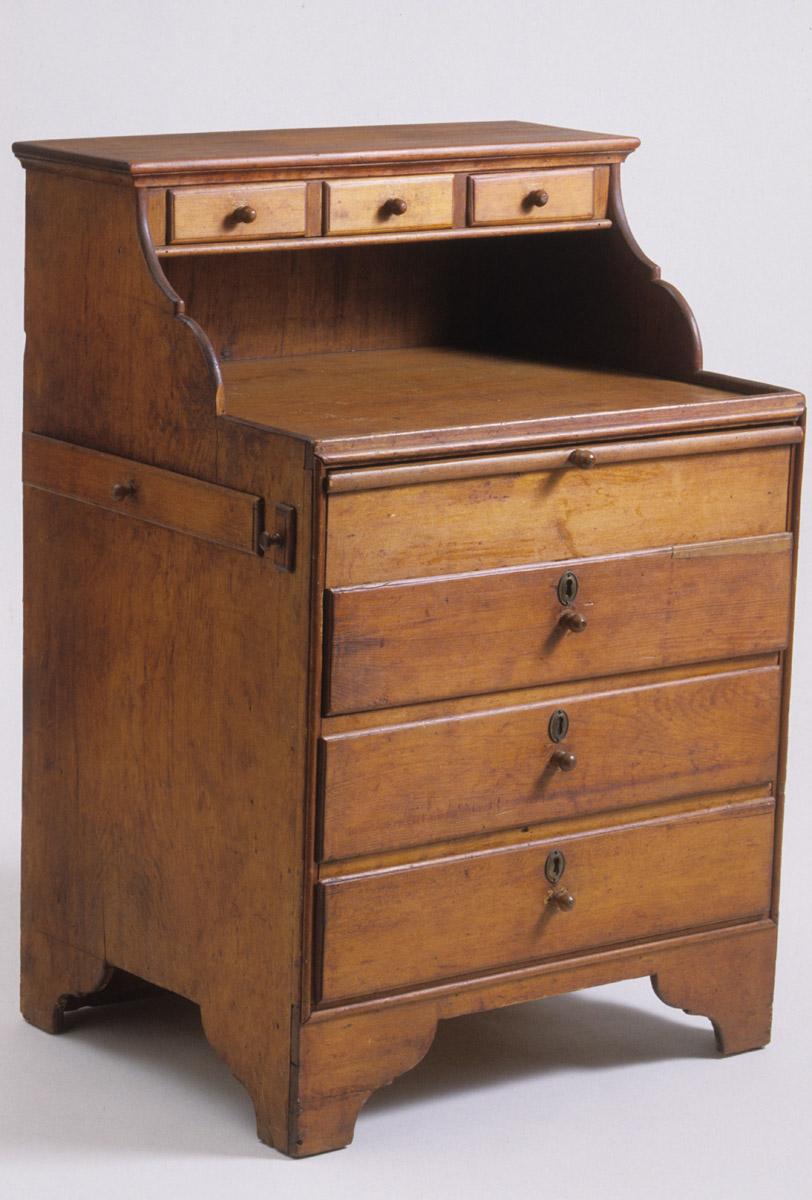 1962.0504 Desk, view 2