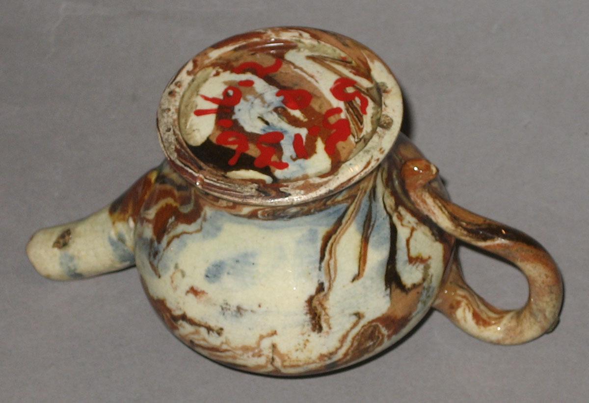1955.0136.016.002 A Teapot (underside)