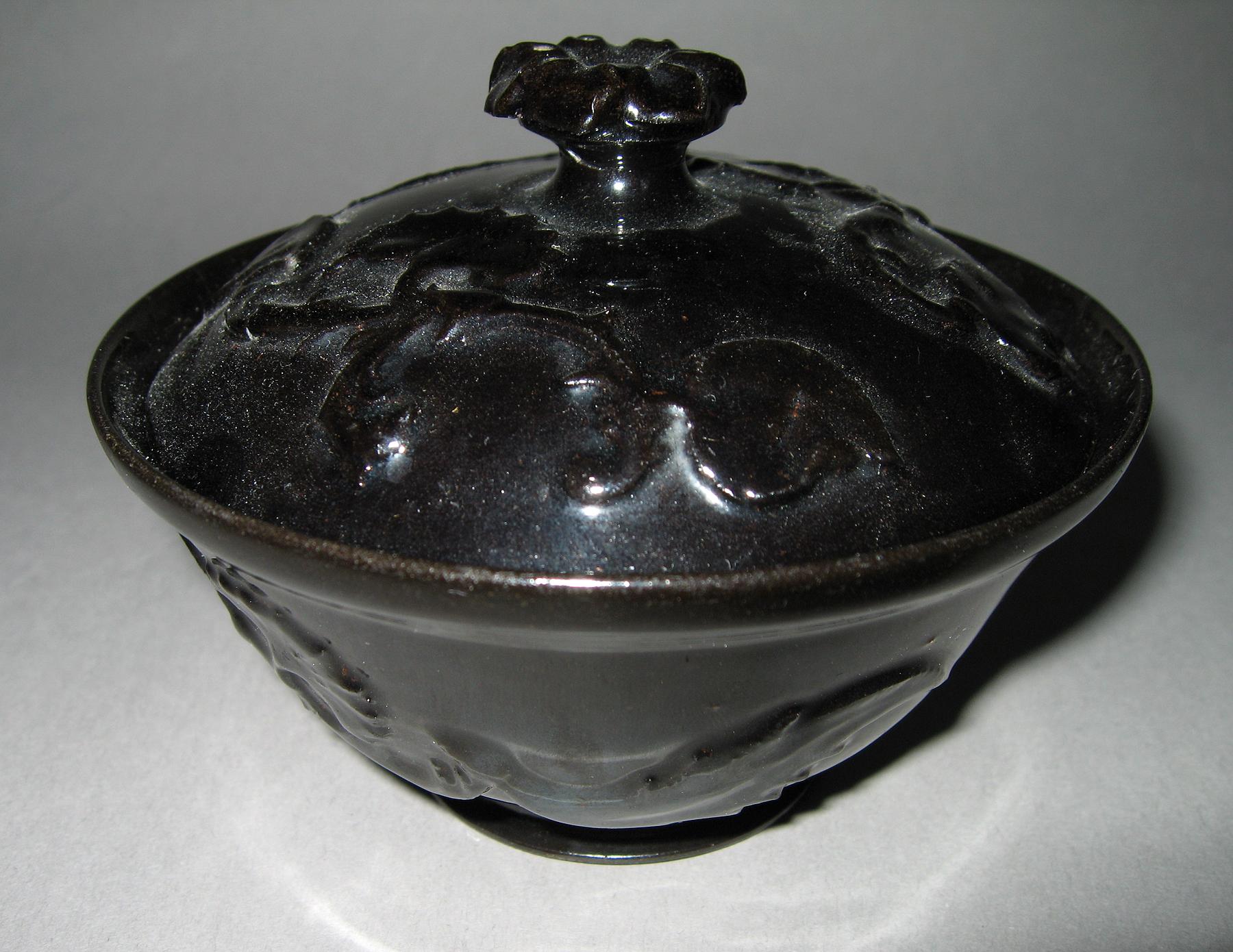 1955.0136.019 A, B Sugar bowl