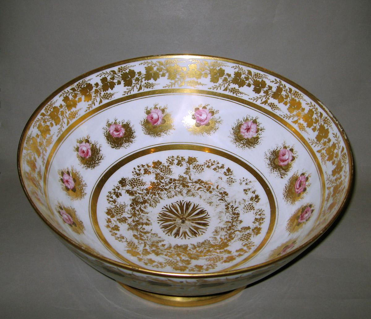 1962.0575 Porcelain punch bowl (interior)