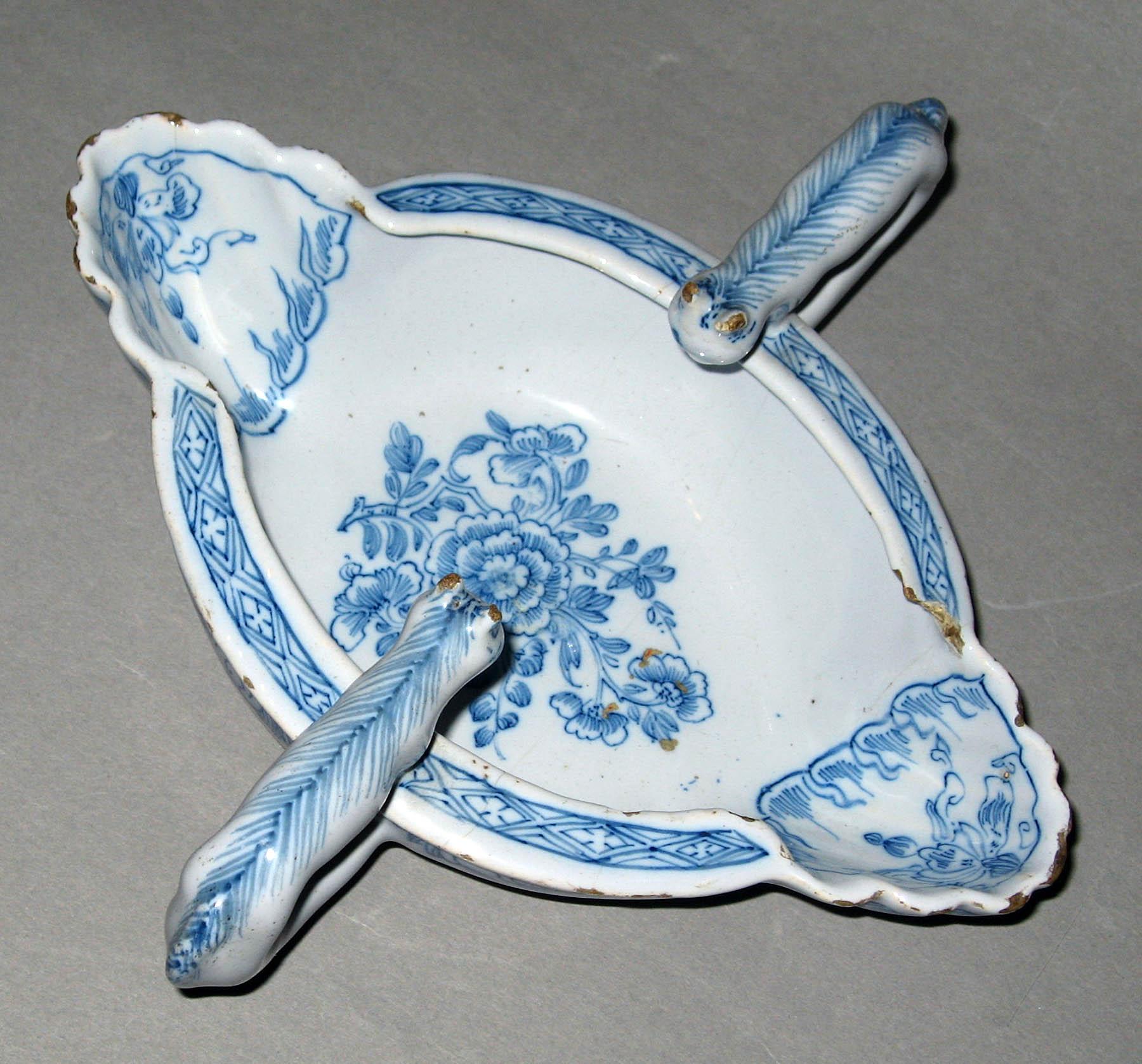 1962.0596 Earthenware sauceboat (interior)