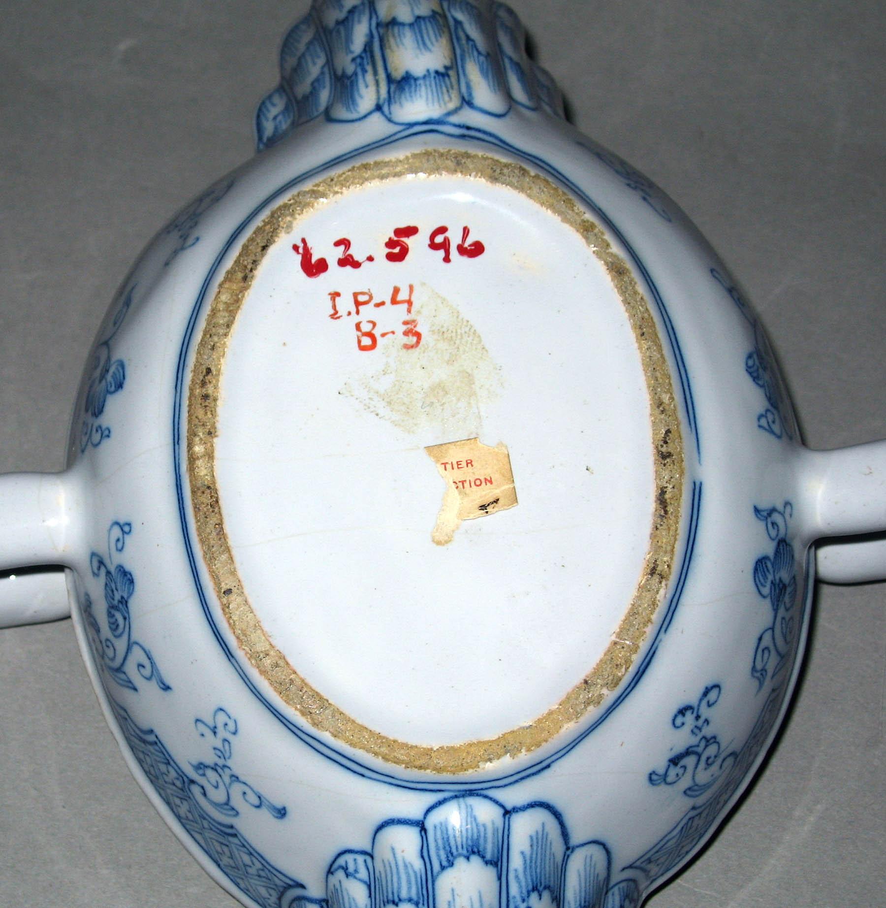 1962.0596 Earthenware sauceboat (underside)