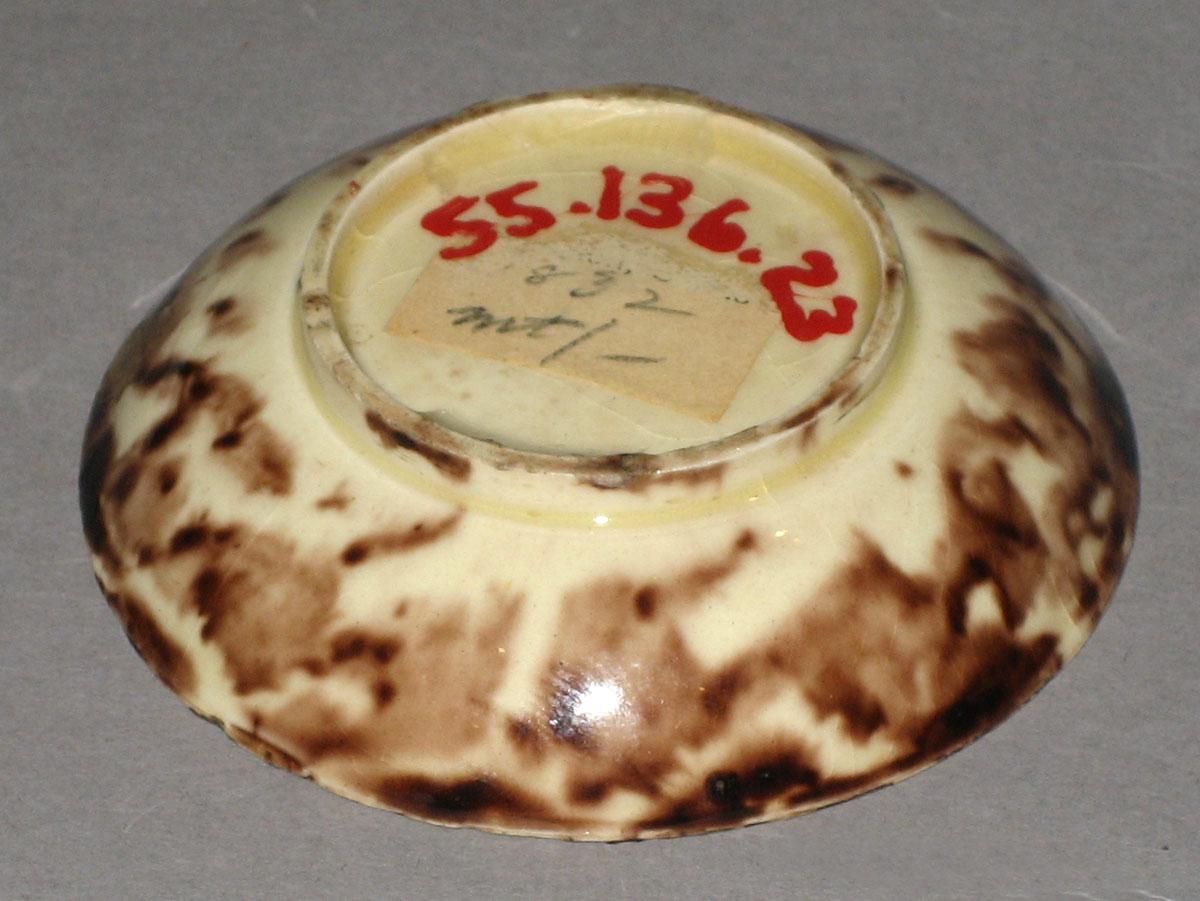 1955.0136.023 Miniature saucer (underside)