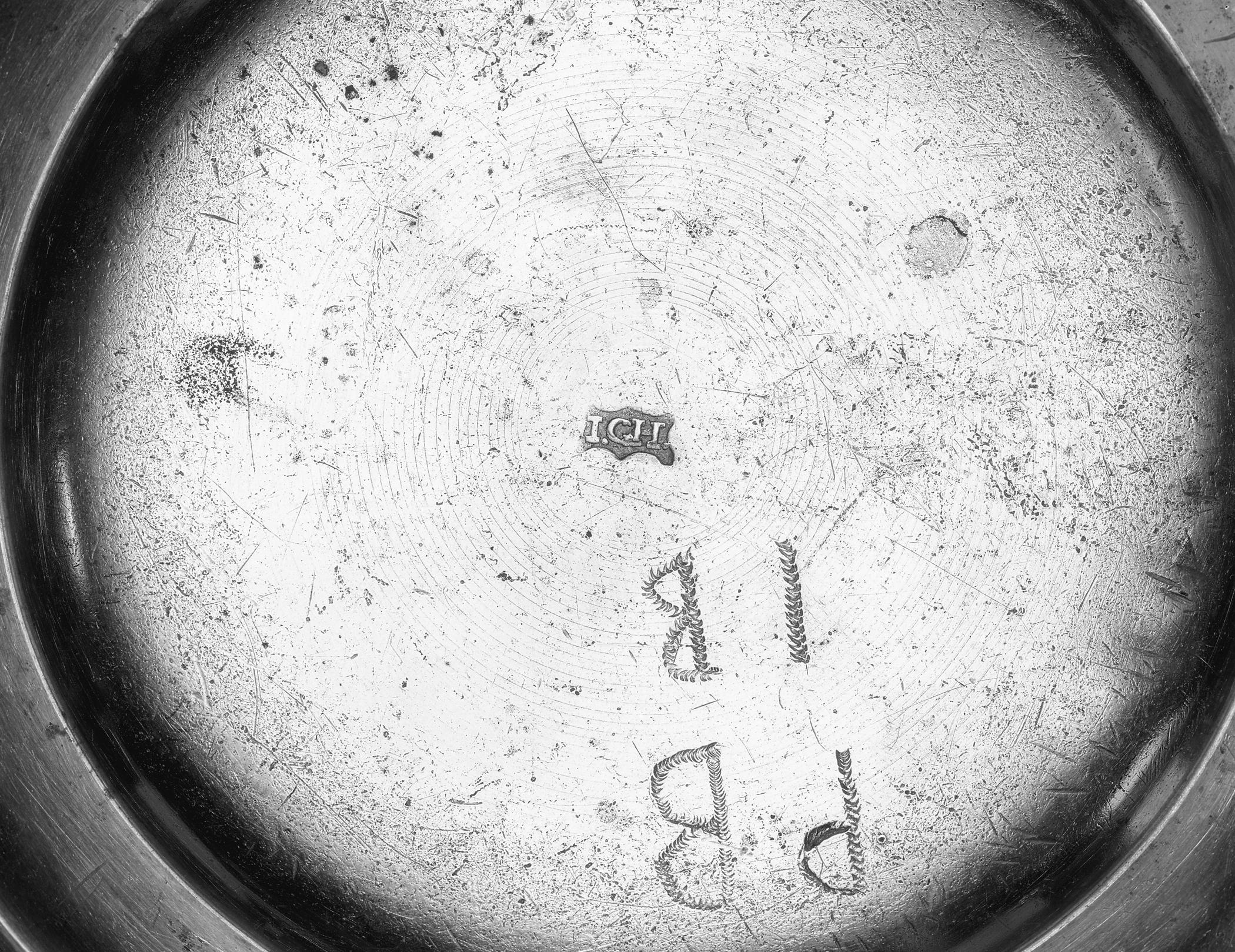 1962.0605 Pewter plate (mark)