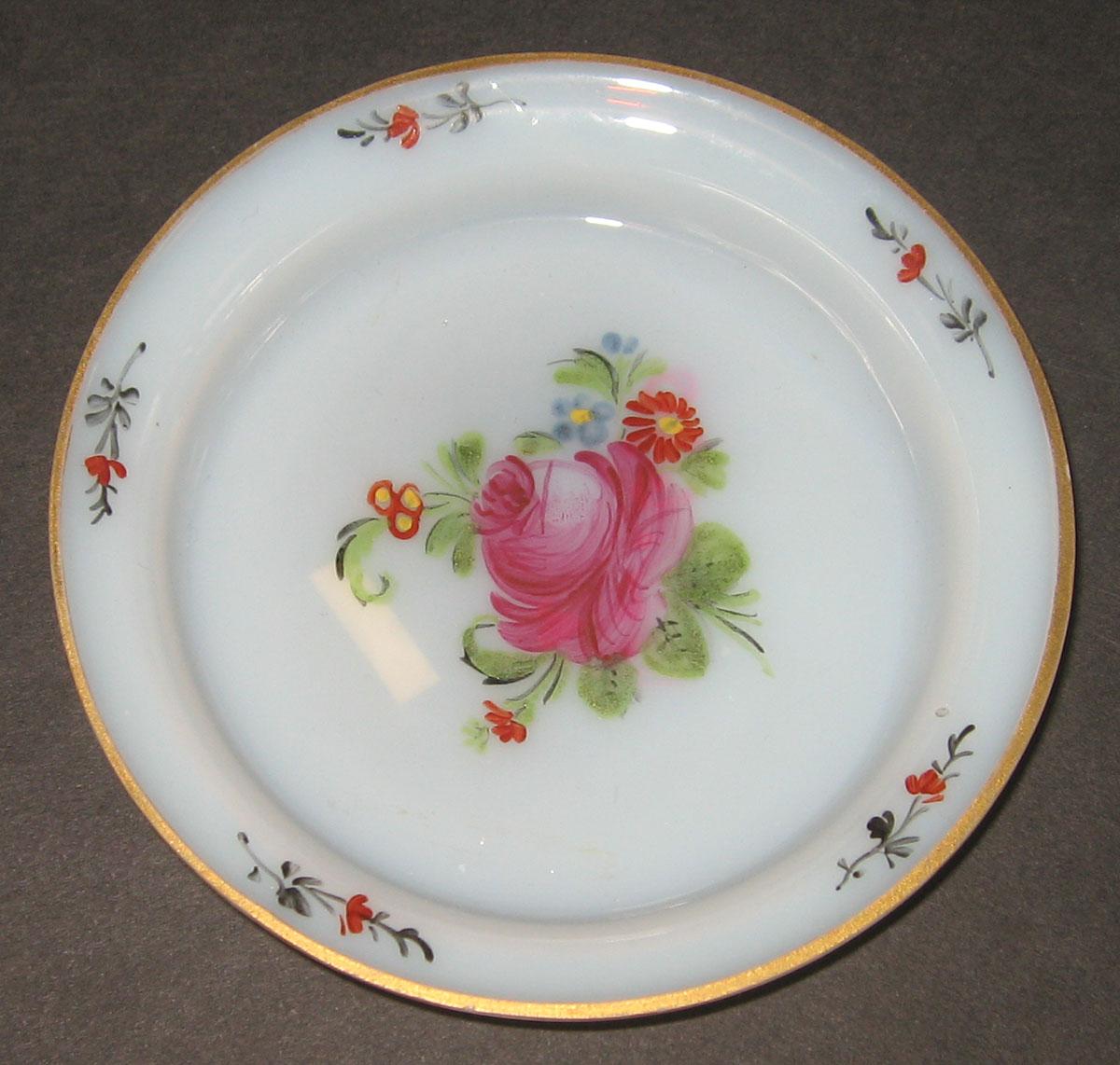 1962.0630 A White glass tea tray
