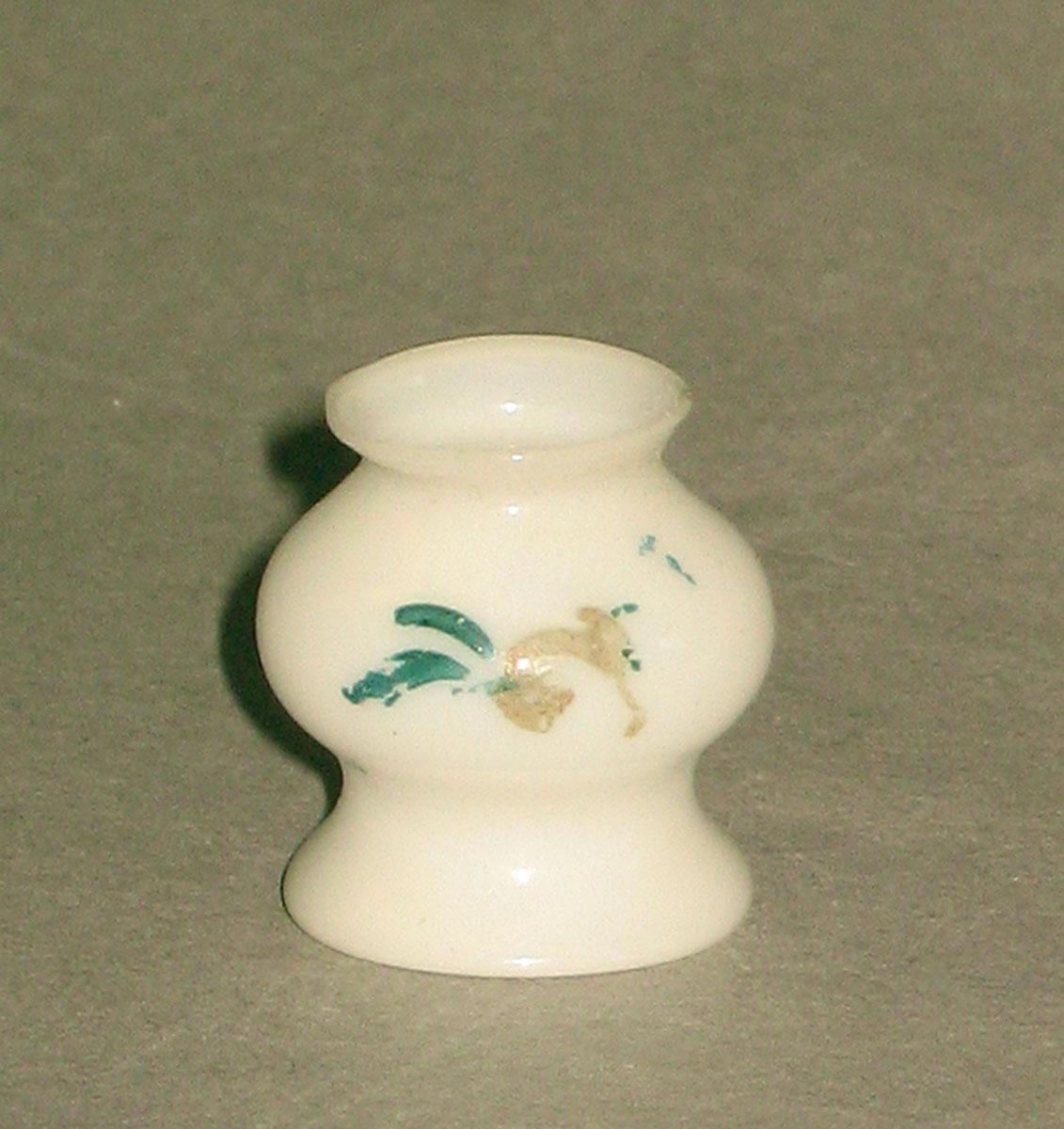1962.0630 B Glass vase