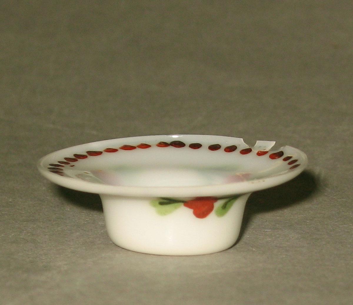 1962.0630 C White glass dish