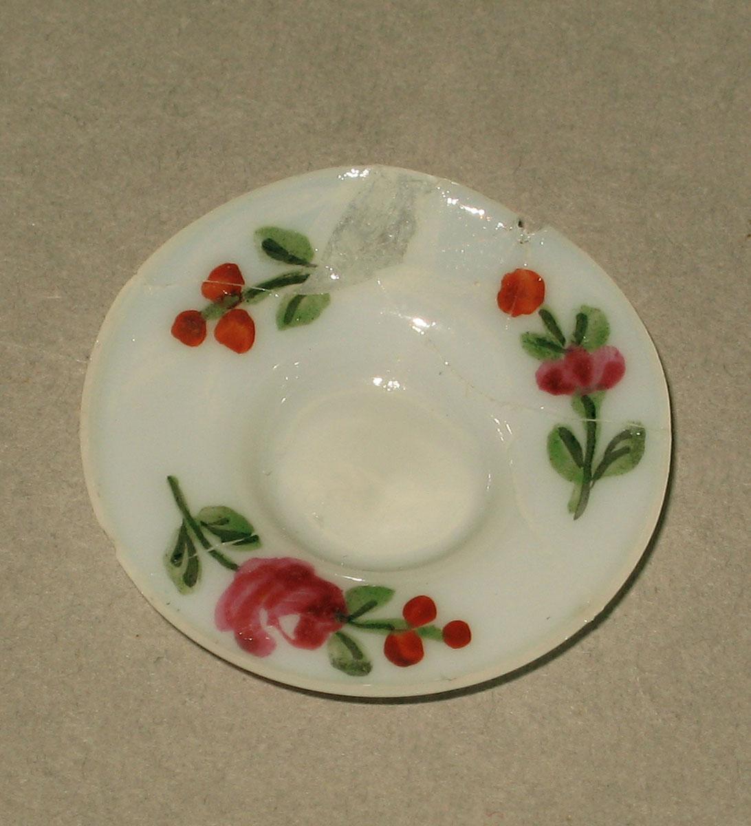 1962.0630 G Glass miniature plate