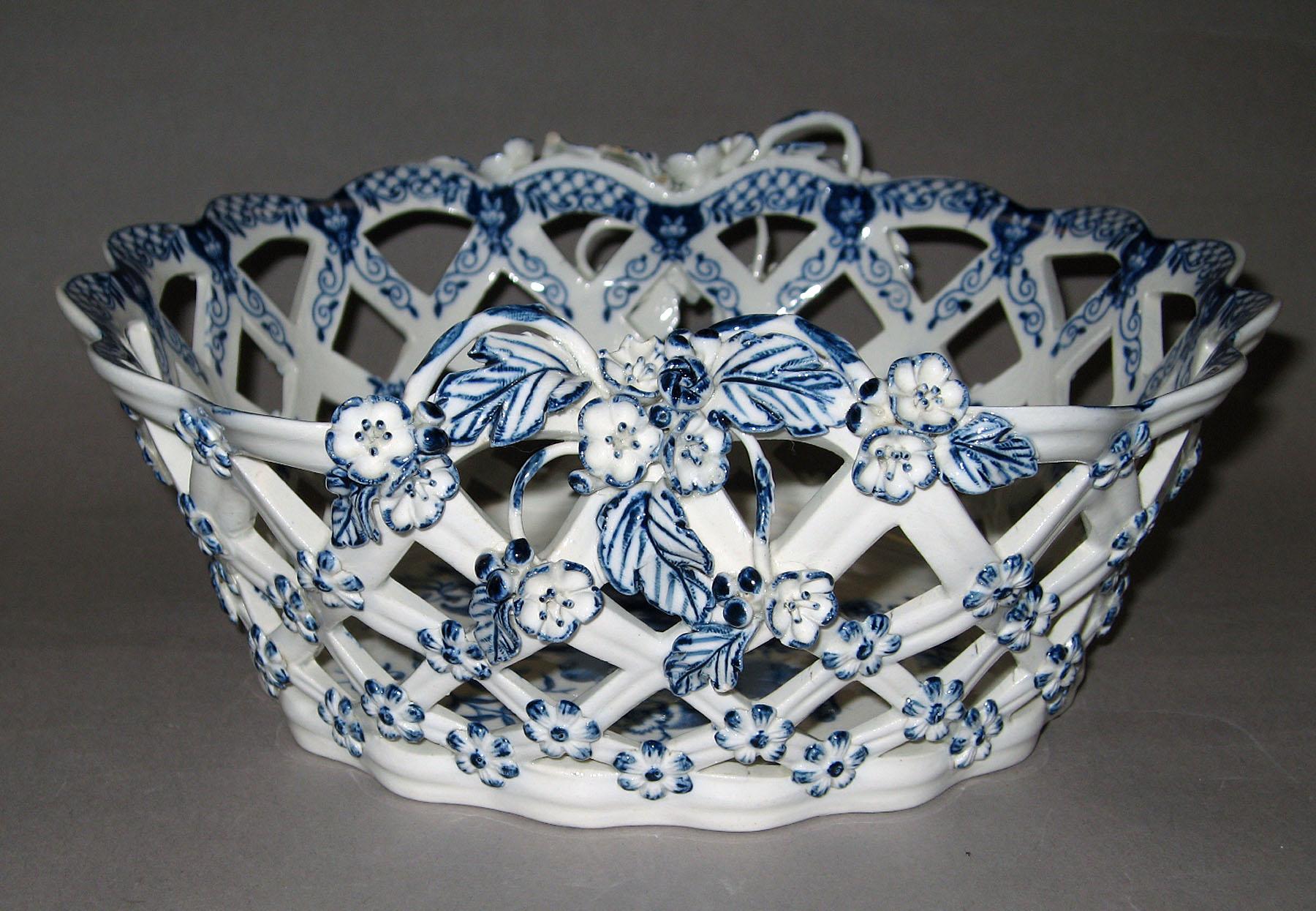 1962.0644 Earthenware basket (profile)