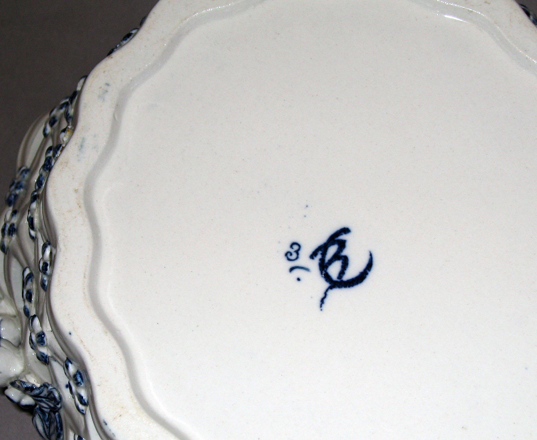 1962.0644 Earthenware basket (mark)