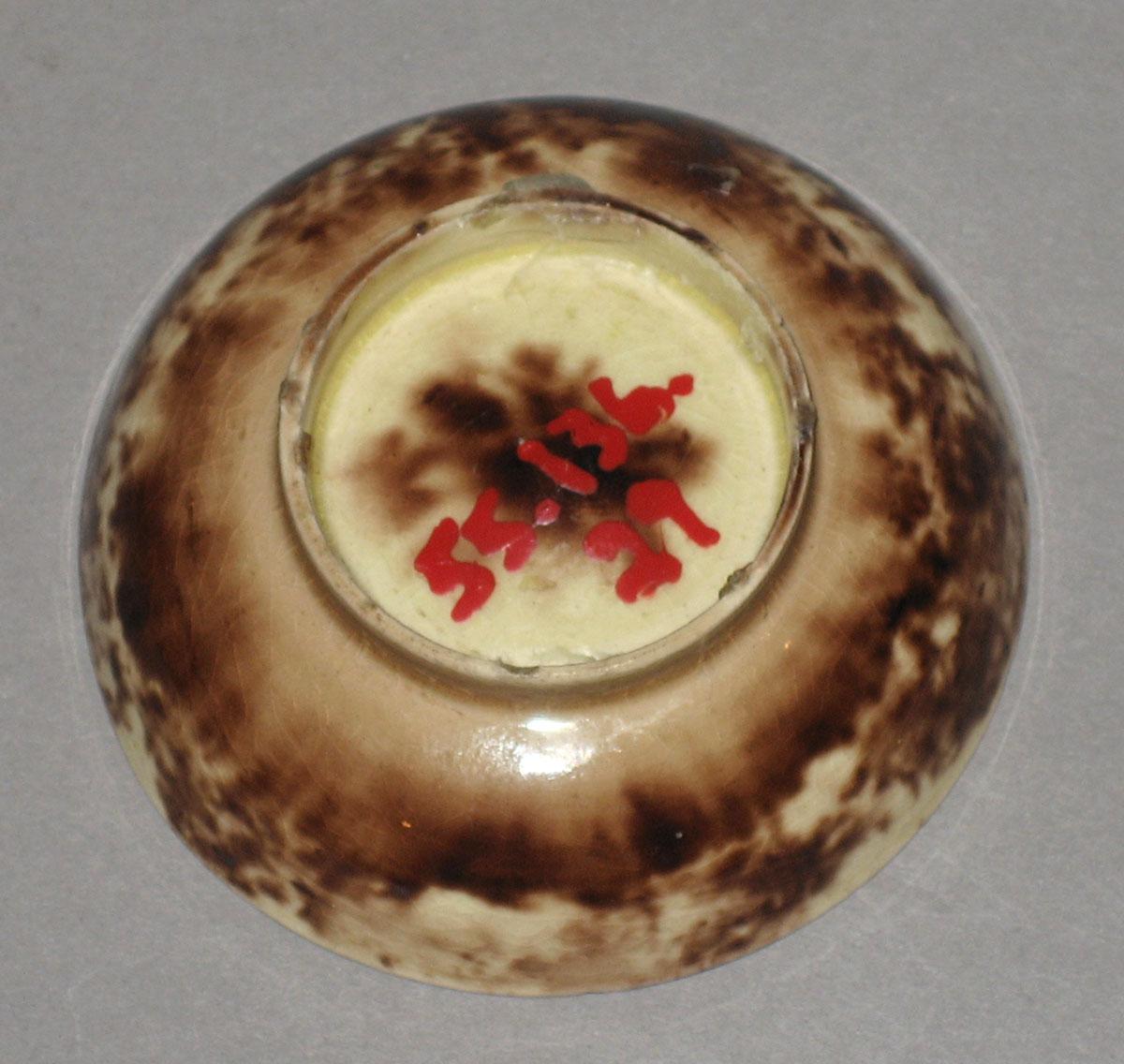 1955.0136.029 Miniature saucer (underside)