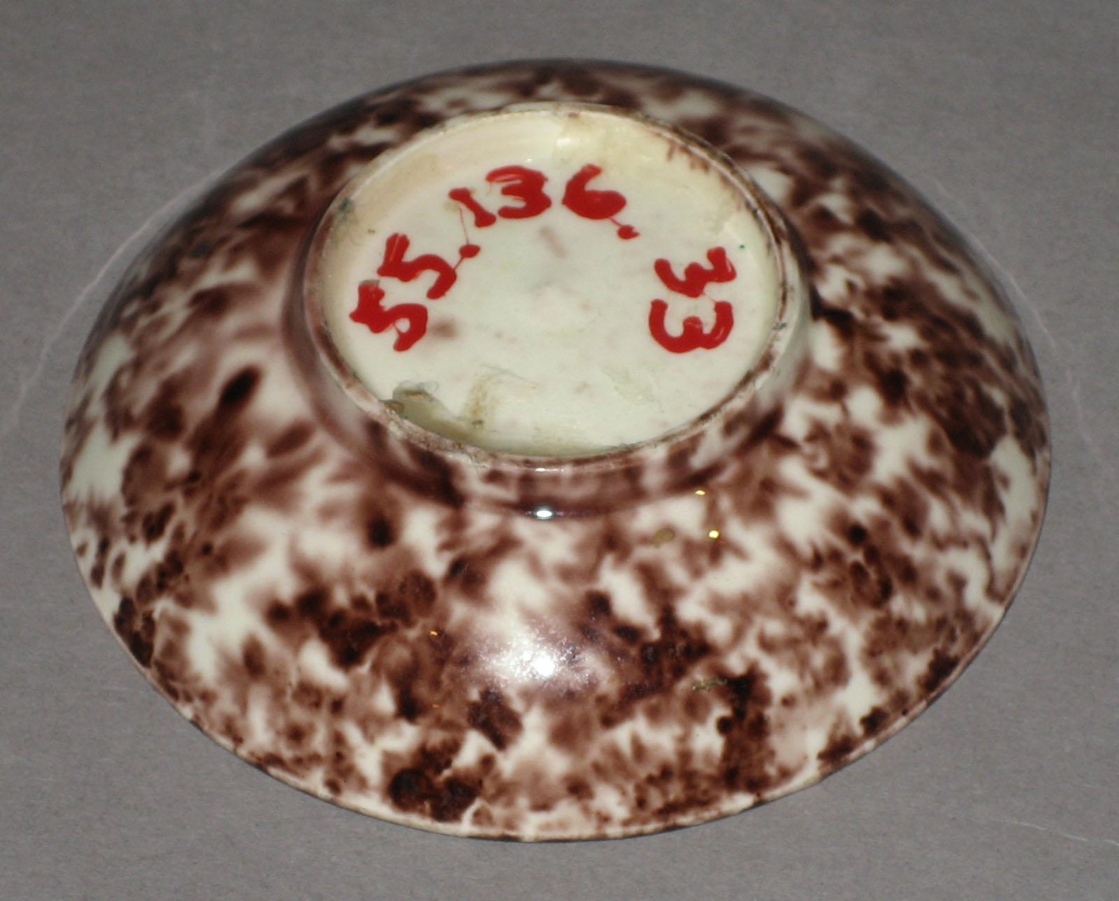 1955.0136.033 Saucer (underside)