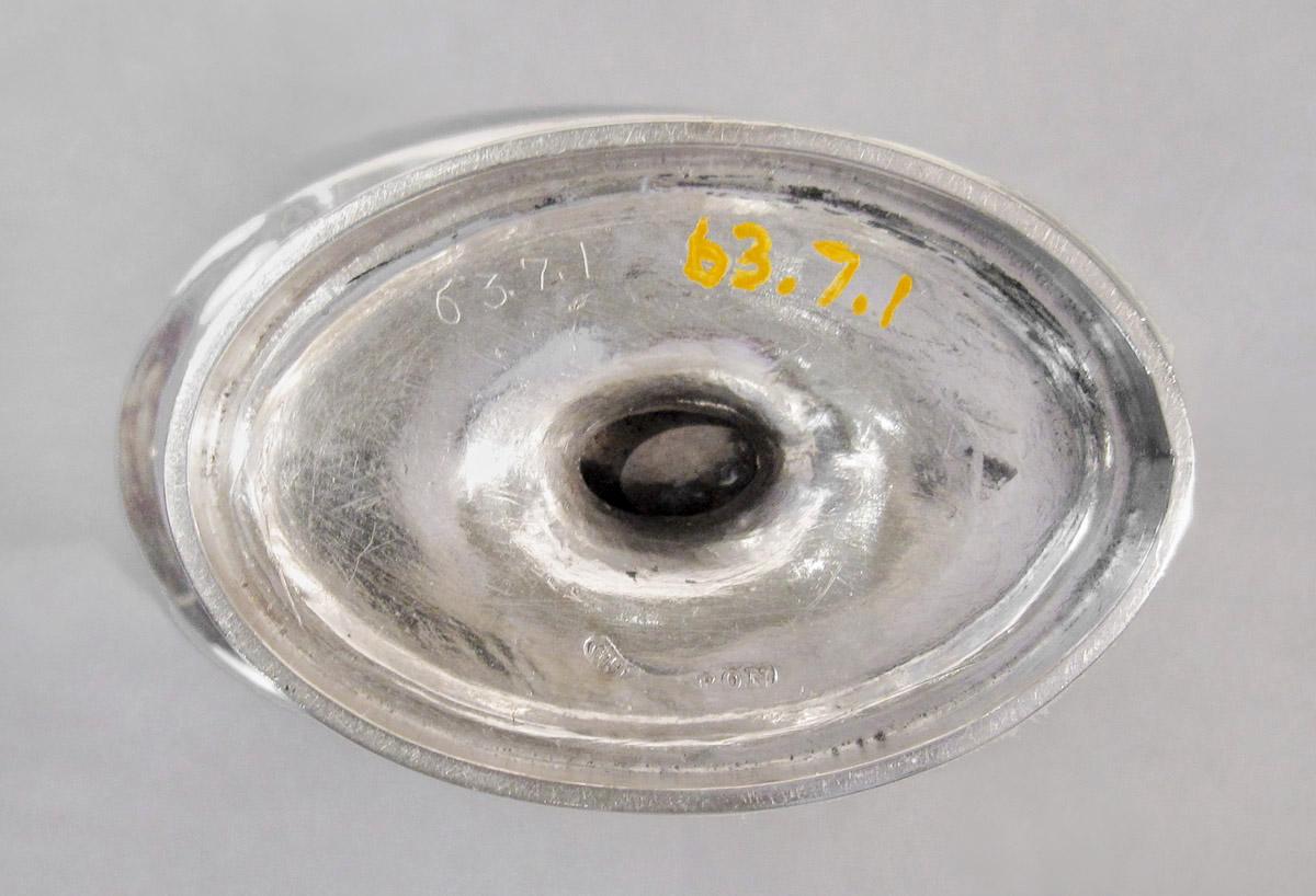 1963.0007.001 Salt, underside