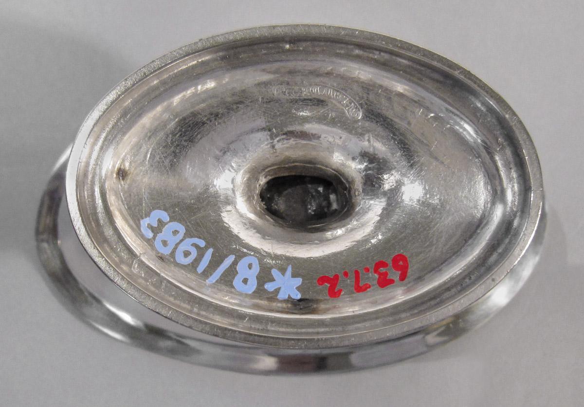 1963.0007.002 Salt, underside