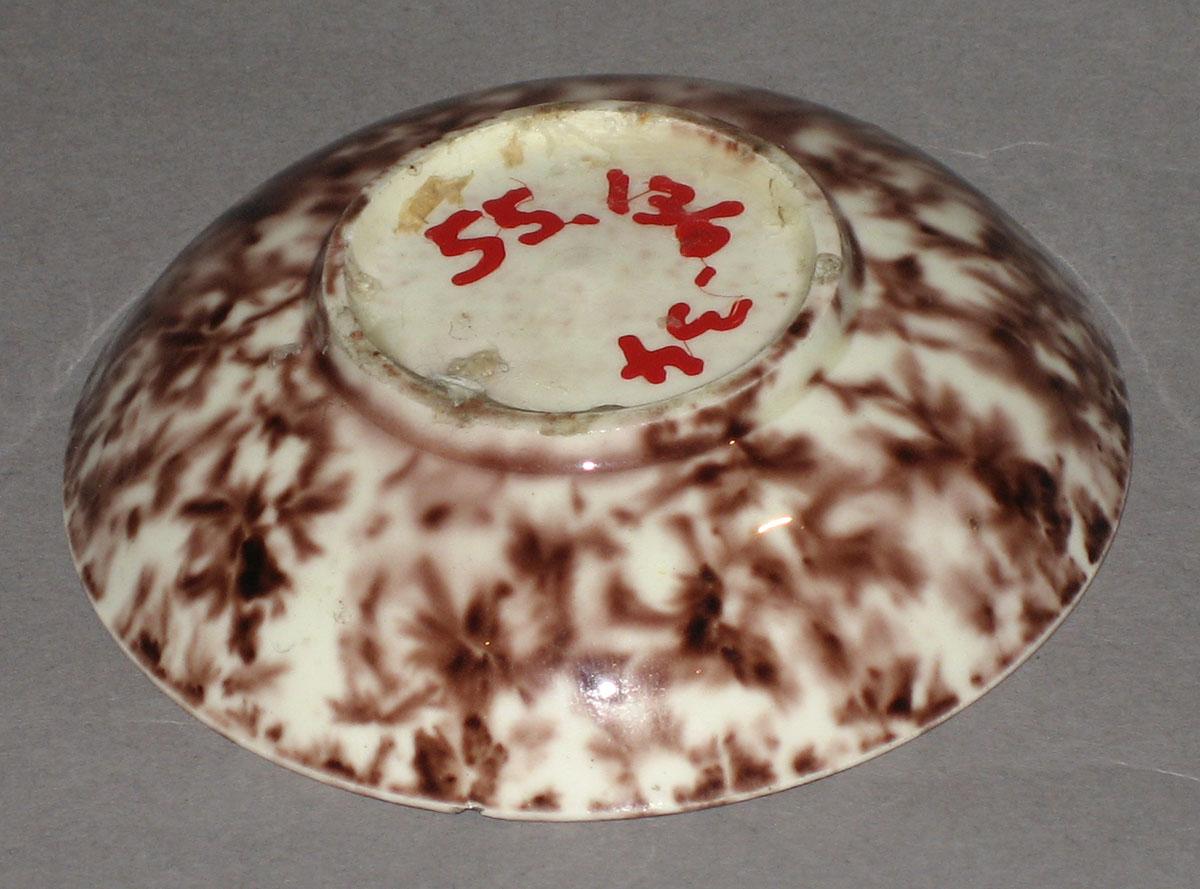 1955.0136.034 Miniature saucer (underside)