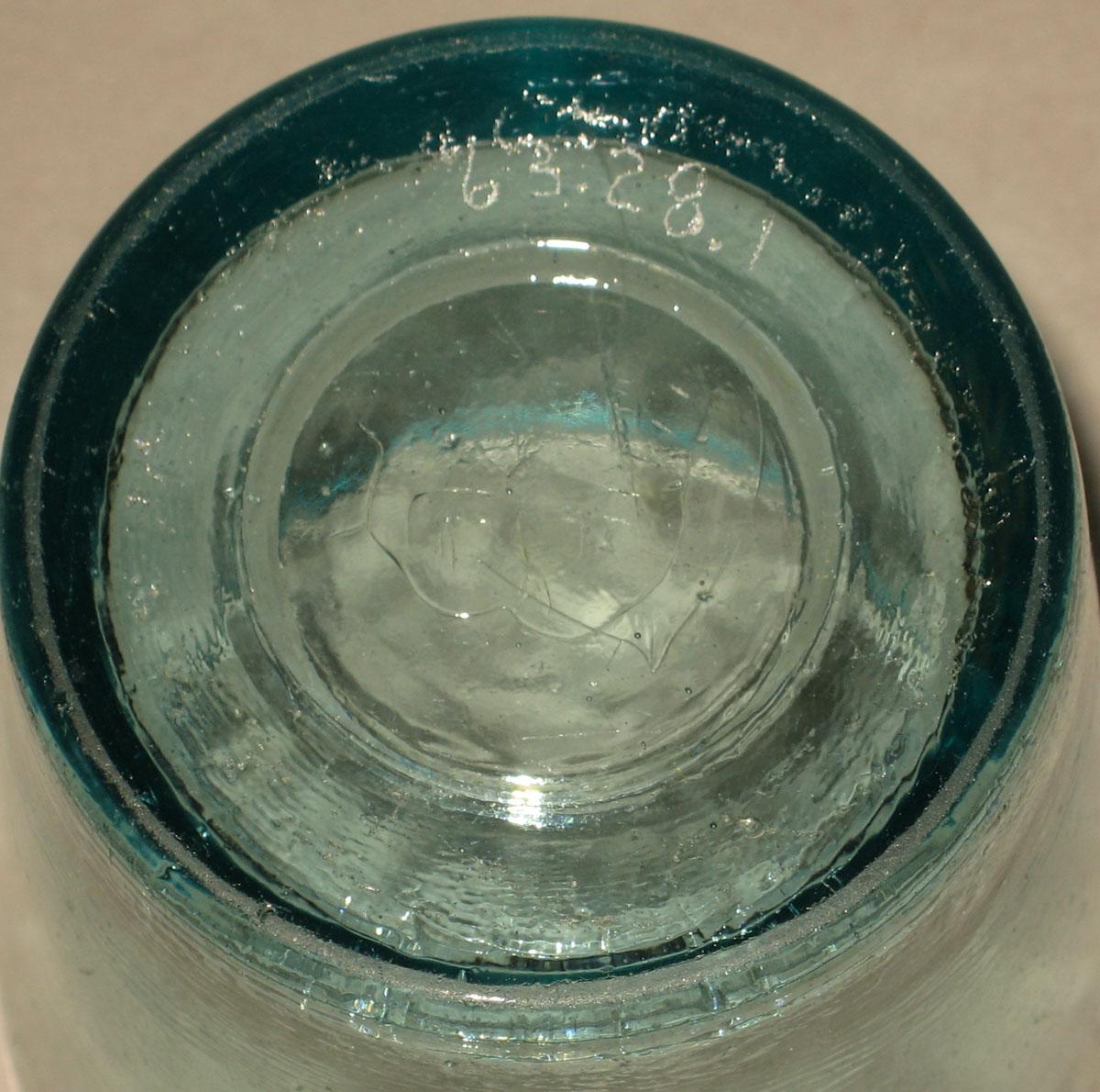 1963.0028.001 Glass tumbler (underside)