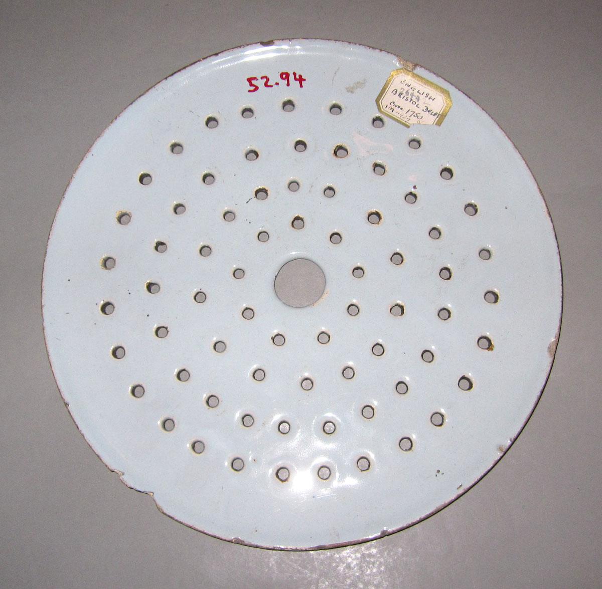 1952.0094 Porcelain drainer tray underside