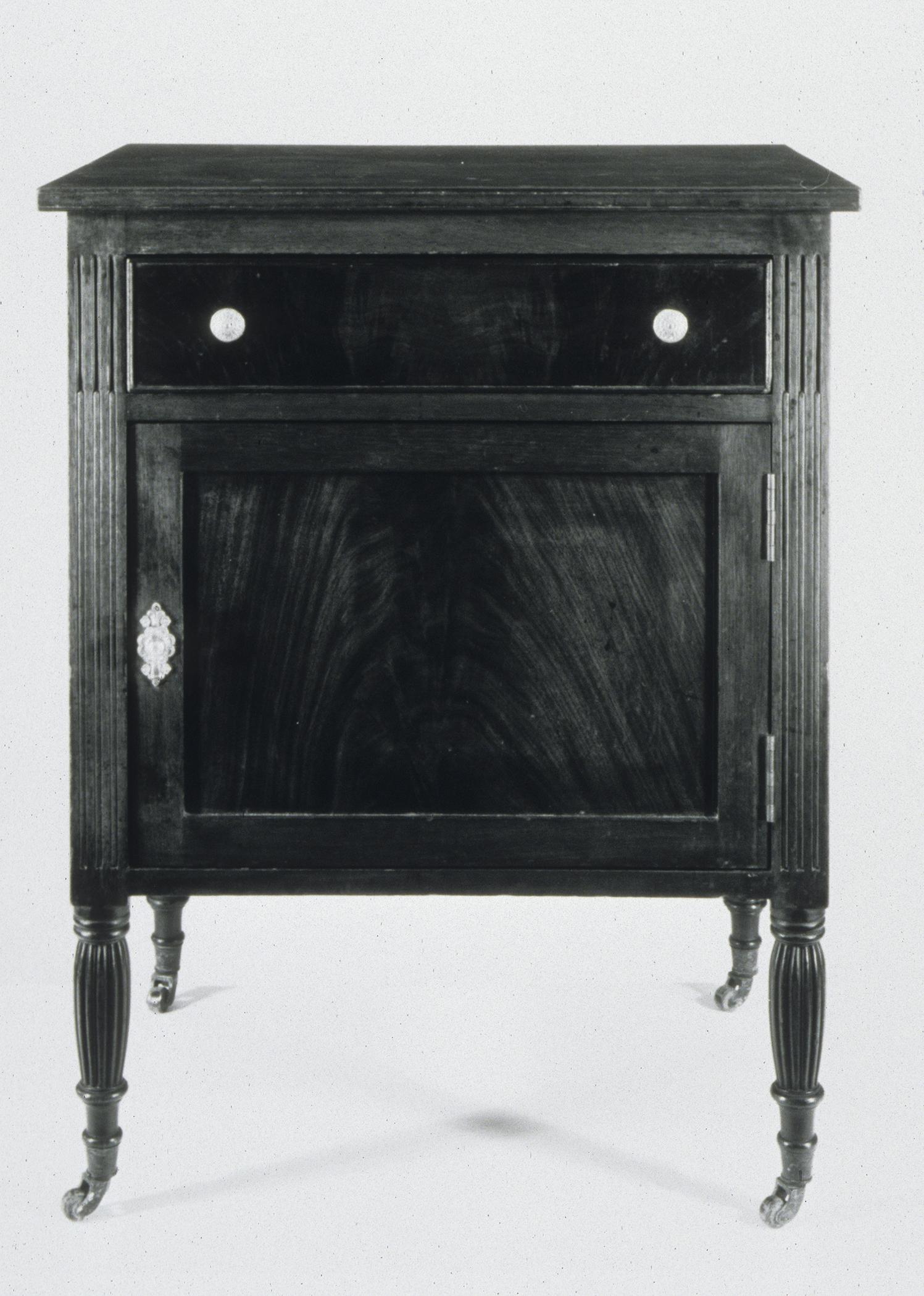 1963.0032 Close stool, view 1
