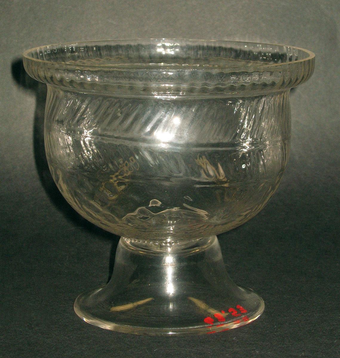 1963.0053 Glass bowl