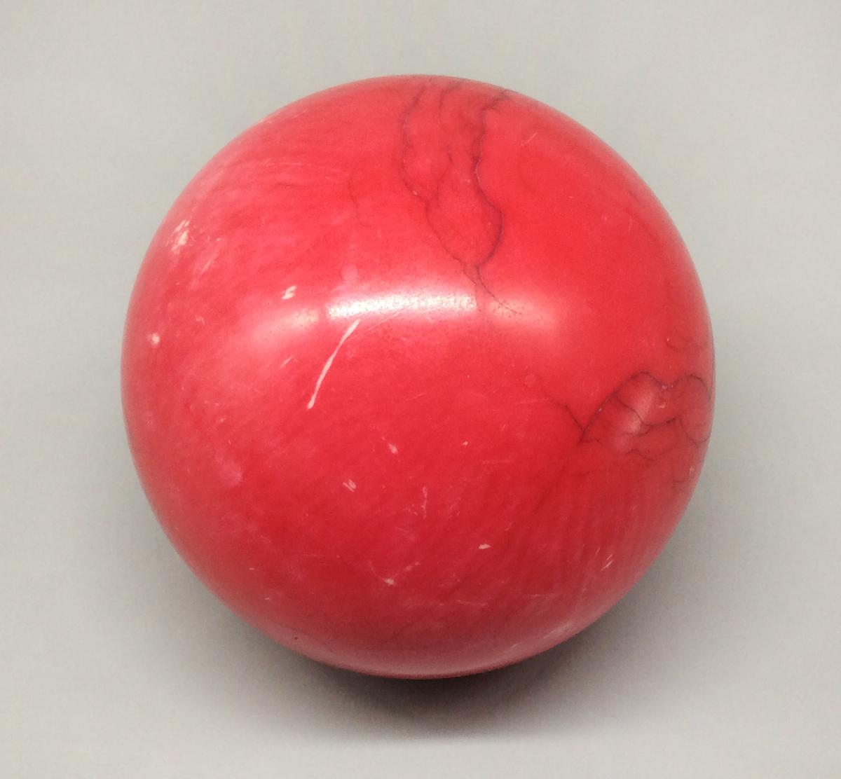 1963.0079.001 Billiard ball, view 2