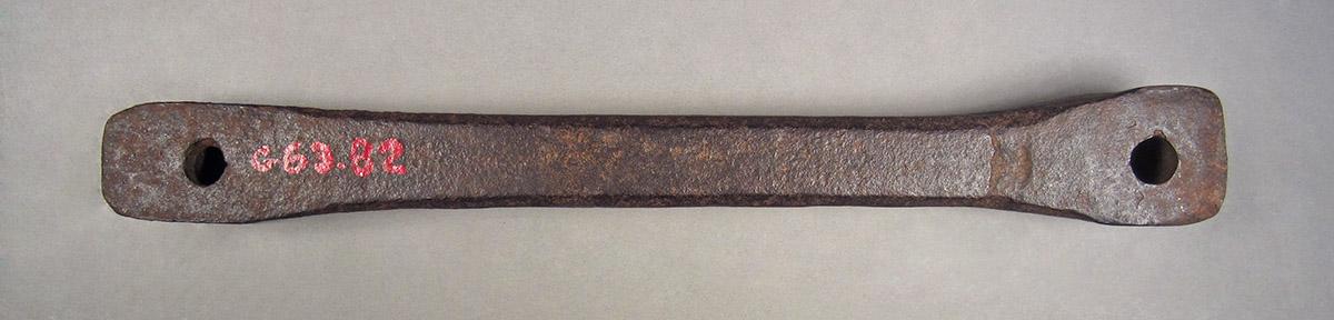 1963.0082, Bolt or rivet header, side 3