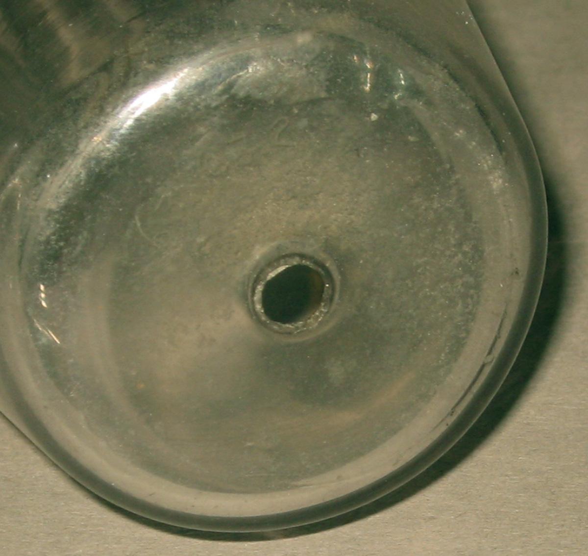 1963.0103.002 Glass punch lifter (bottom)