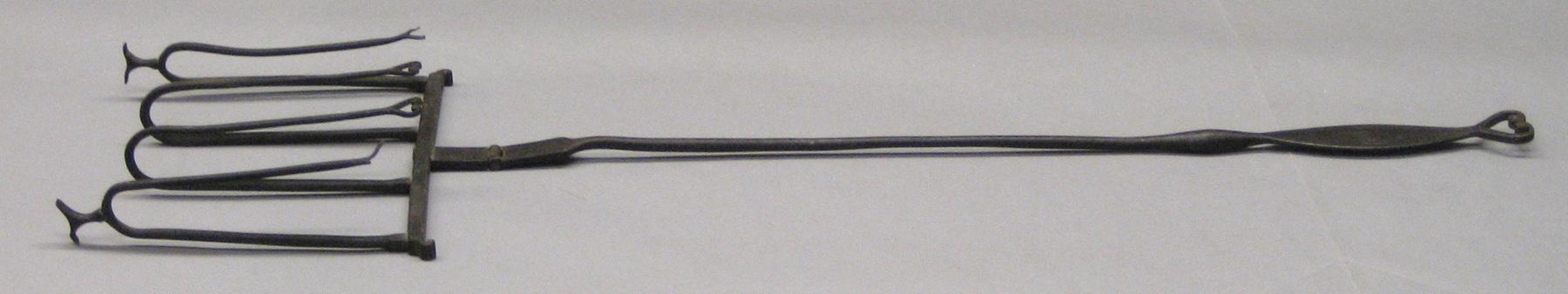 1955.0136.046 Toasting rack
