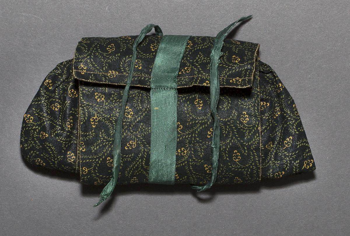 1963.0153.001 Needlework Case, View 2