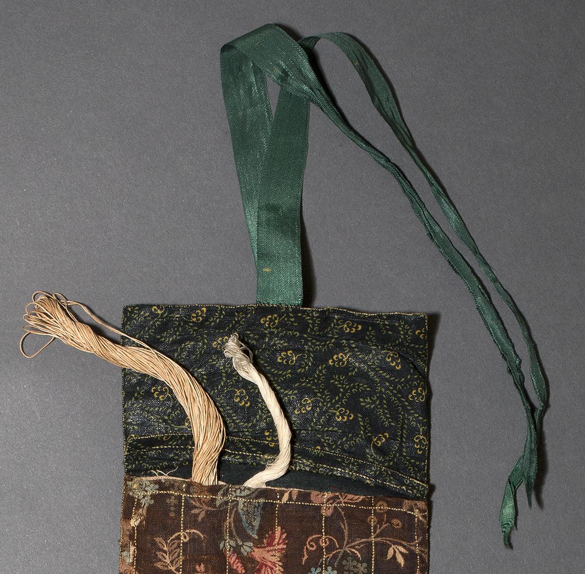 1963.0153.001-.003 Needlework Case, Detail