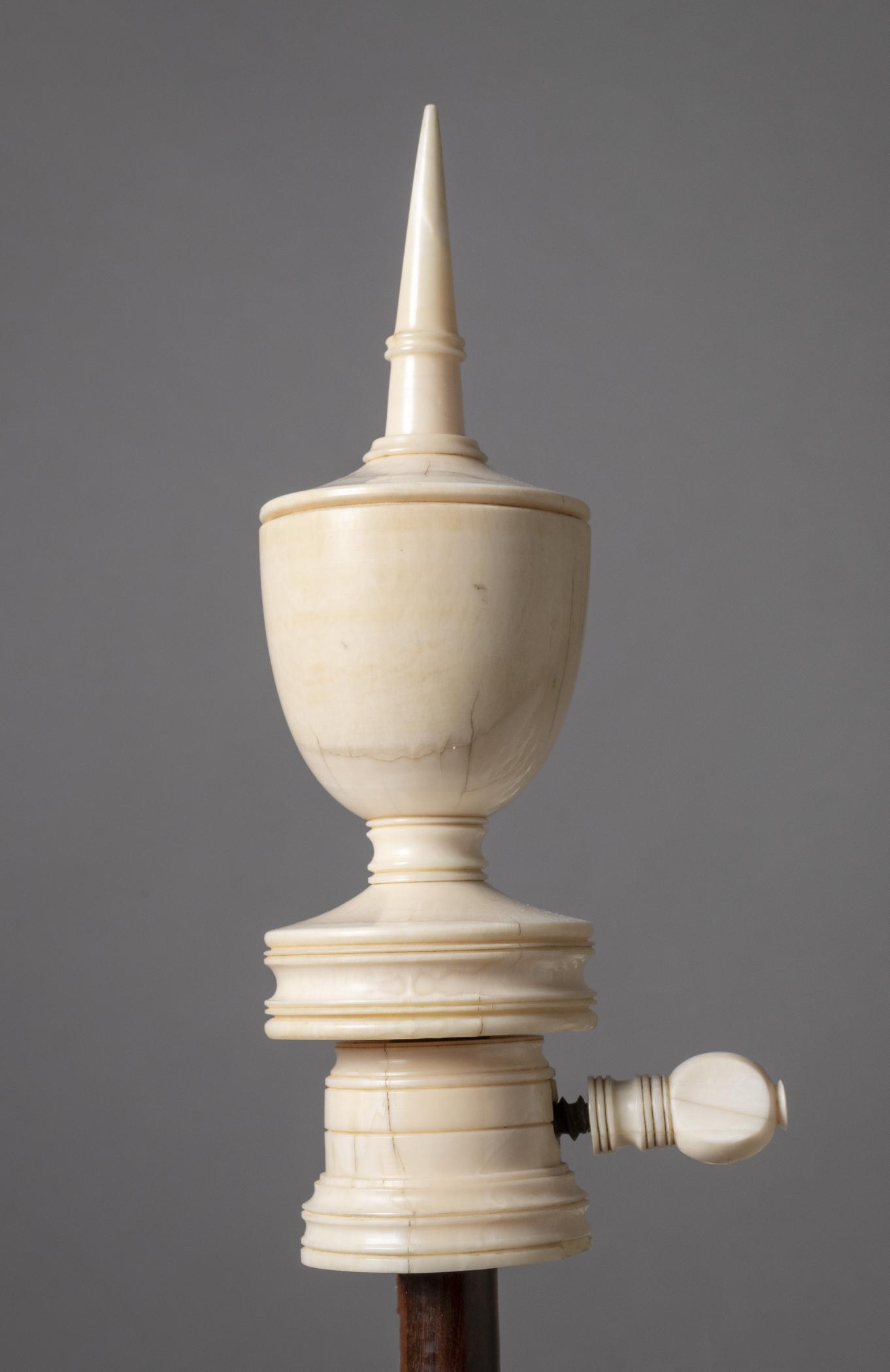 1963.0156.001 Tool (for textiles), detail 2